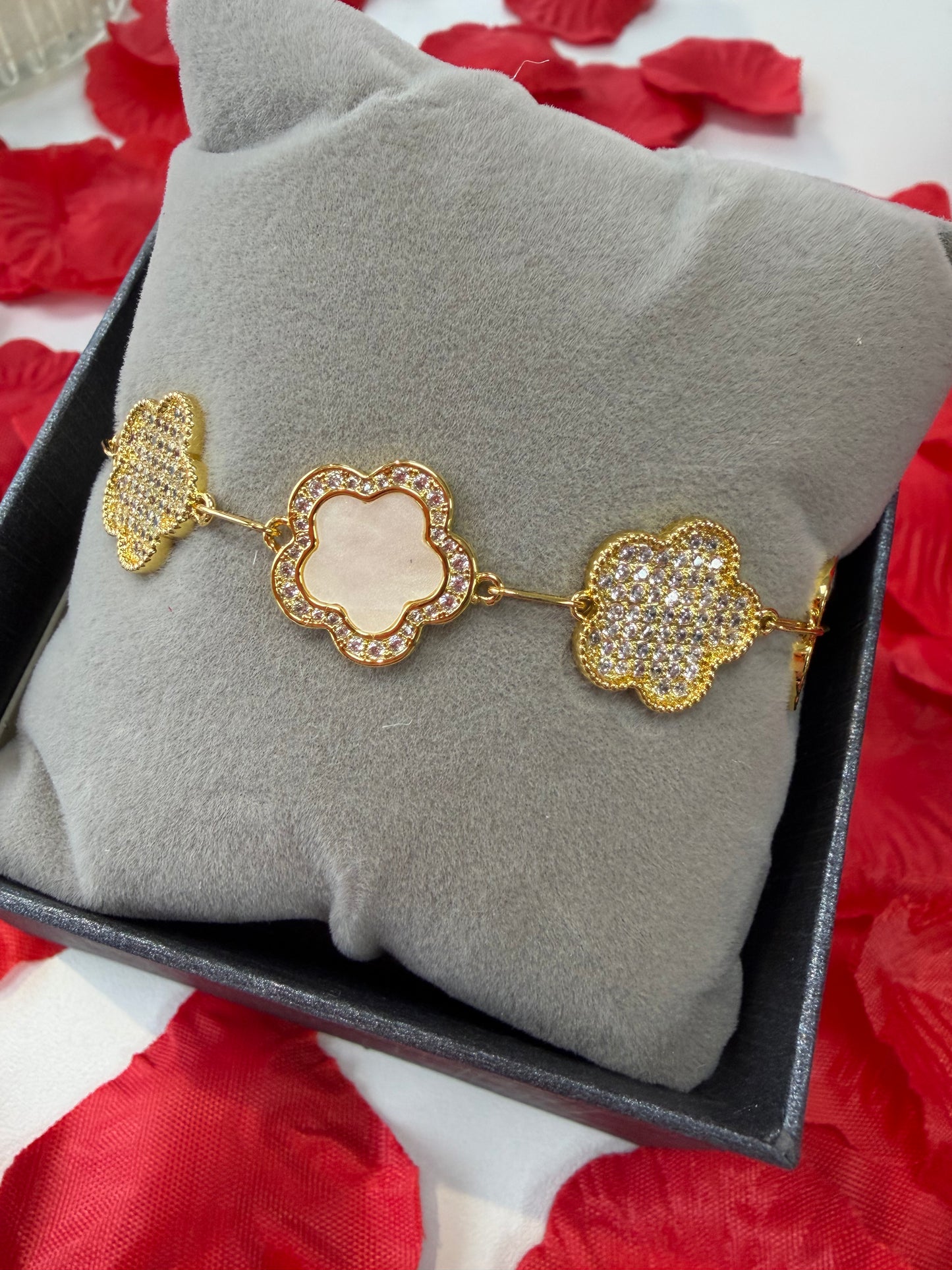 Clover and Zirconia Bracelet - white