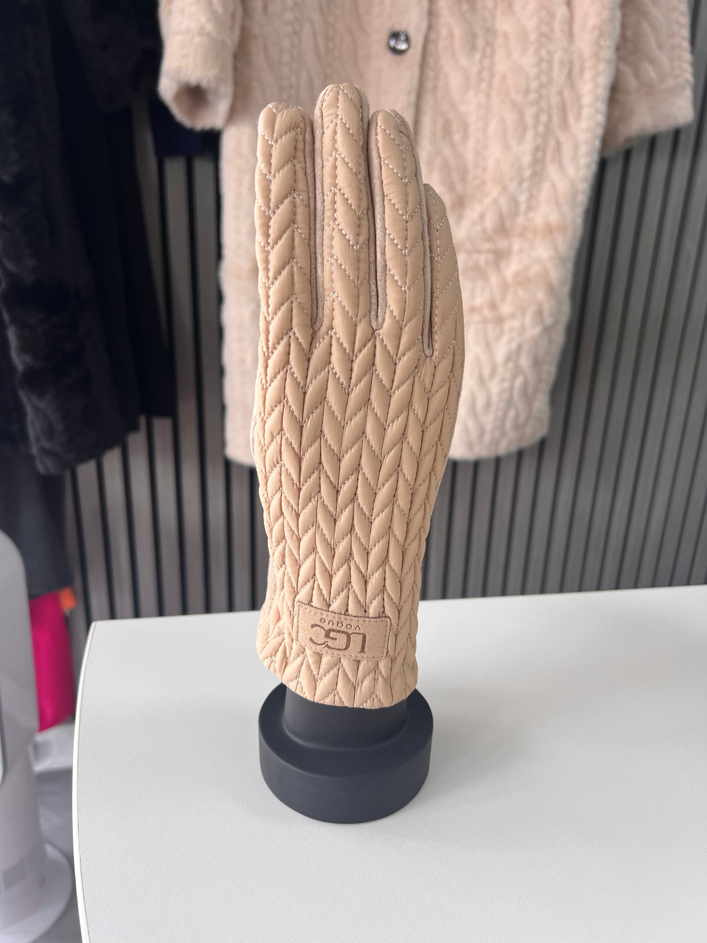 Cable fashion Glove