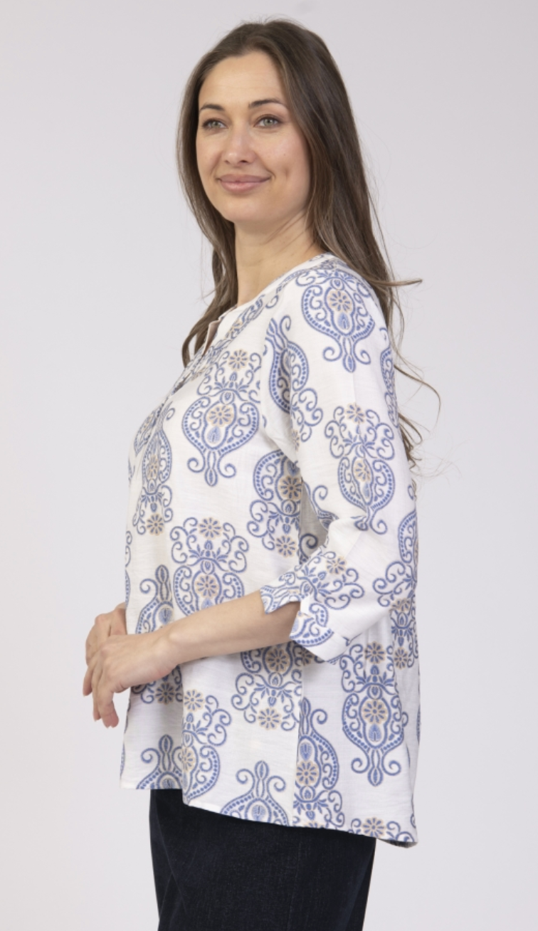 Printed notch neck top with 3/4 length sleeves by Jessica Graaf
