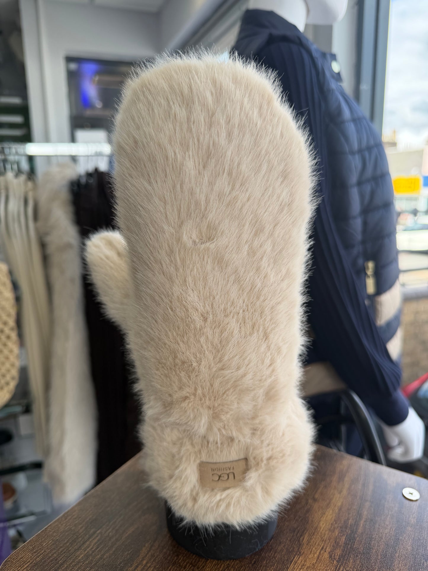 Fur Mits