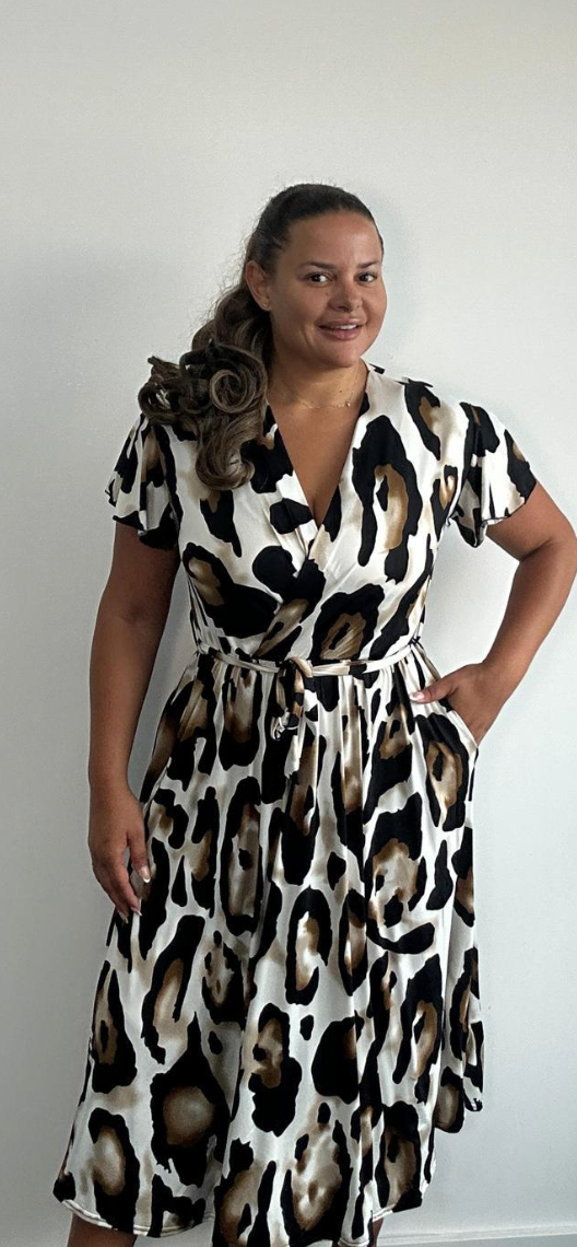 Curve Plus Size Bold Leopard Print Drawstring Midi Dress with Pockets