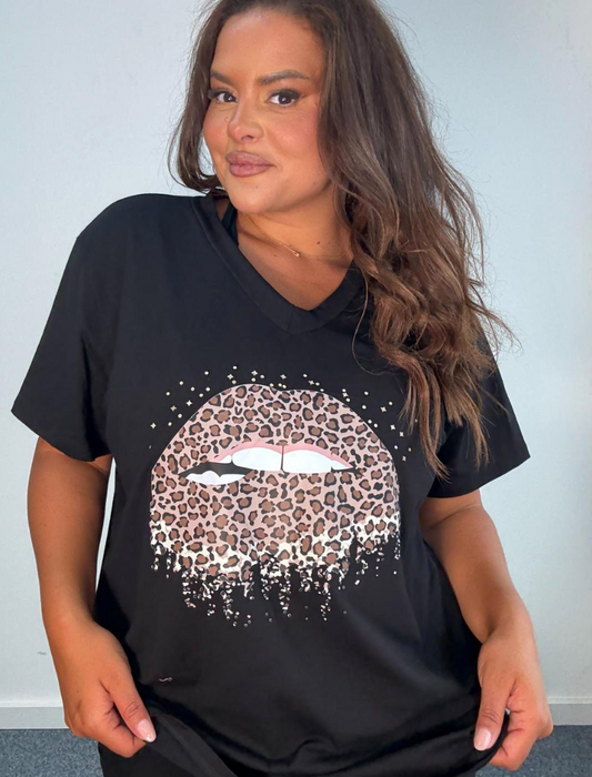 Plus Size Leopard Lips Graphic V Neck Curve T