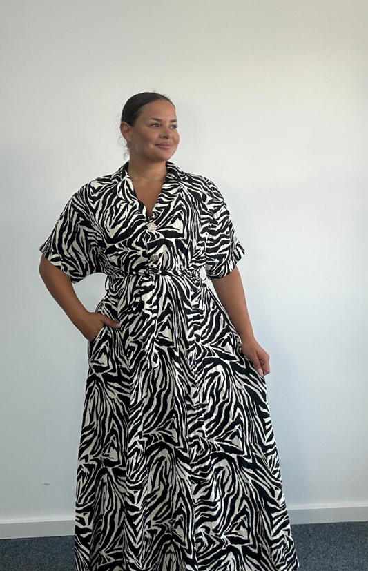 Curve Plus Size Monochrome Zebra Print Maxi Shirt Dress with Pockets