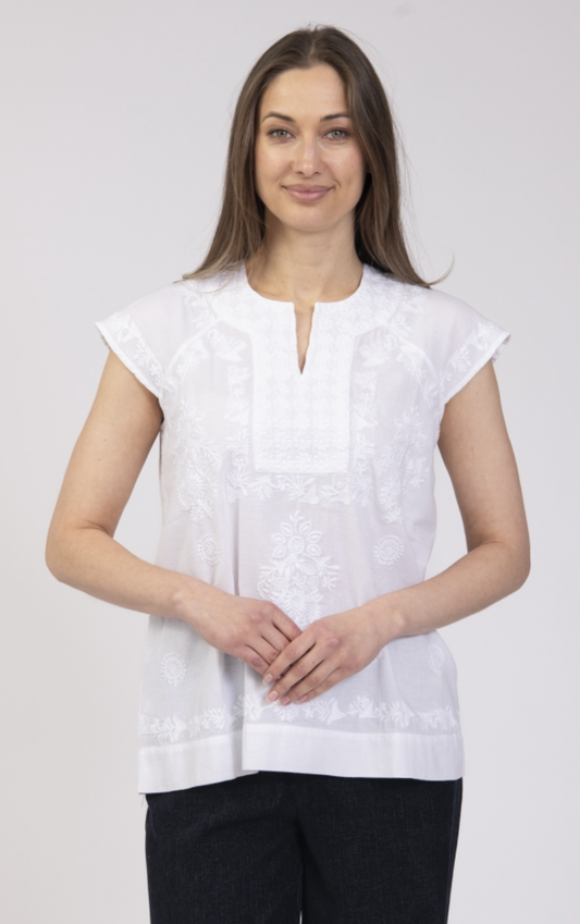 T-shirt with lace embroidery details By Jessica Graaf