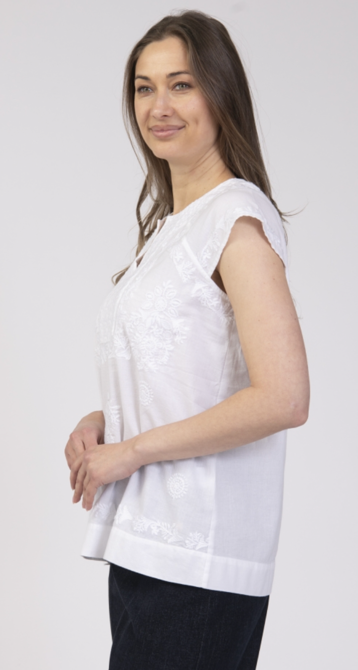 T-shirt with lace embroidery details By Jessica Graaf