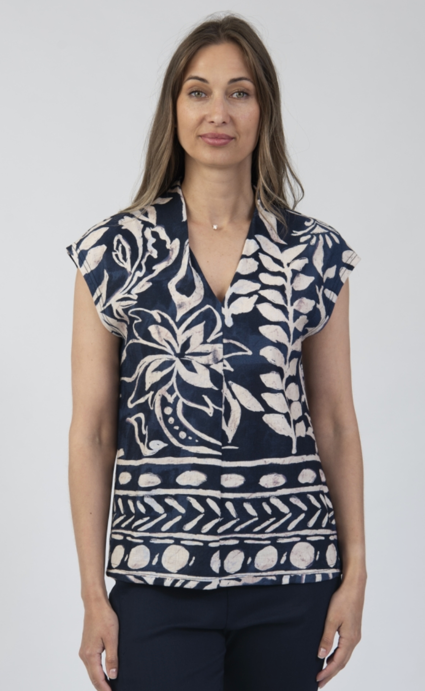 Printed V-neck top by Jessica Graaf