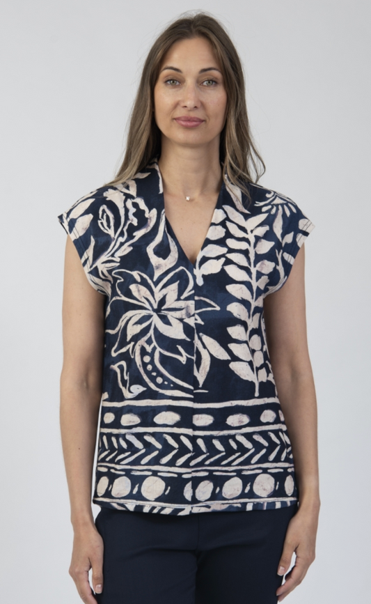 Printed V-neck top by Jessica Graaf