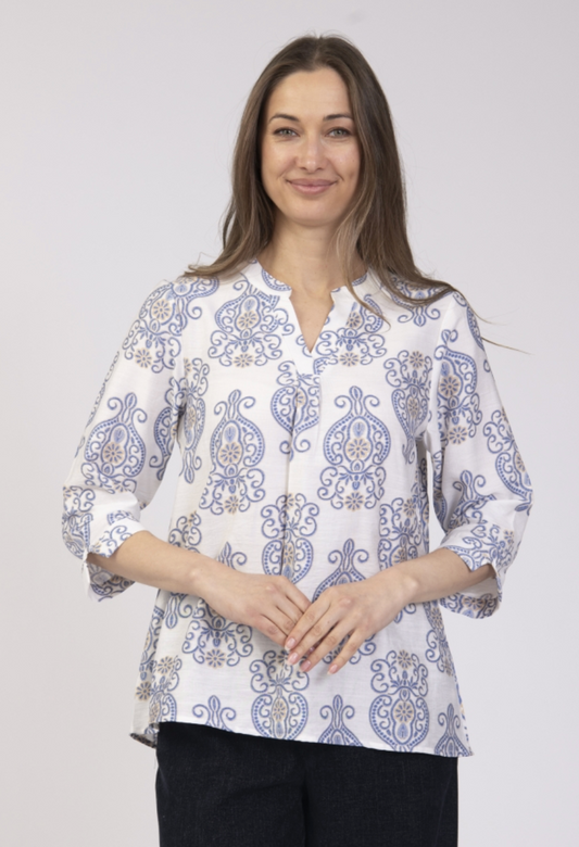 Printed notch neck top with 3/4 length sleeves by Jessica Graaf