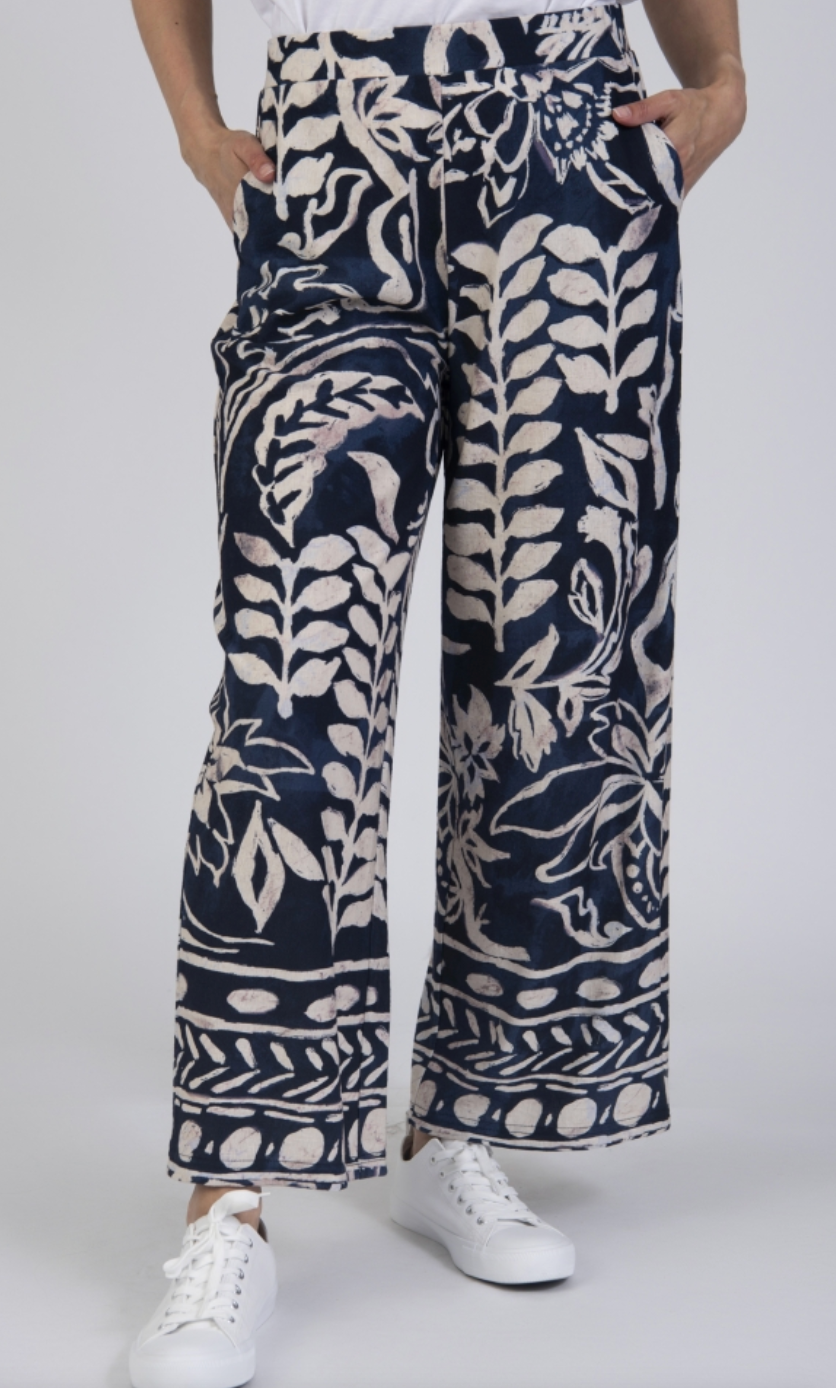 Printed wide leg trousers with pockets by Jessica Graaf