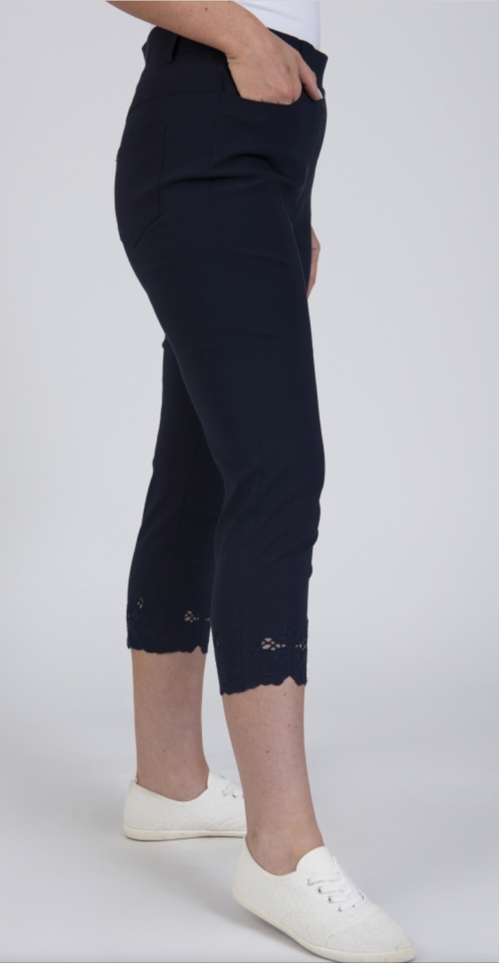3/4 length trousers with lace detail by Jessica Graaf