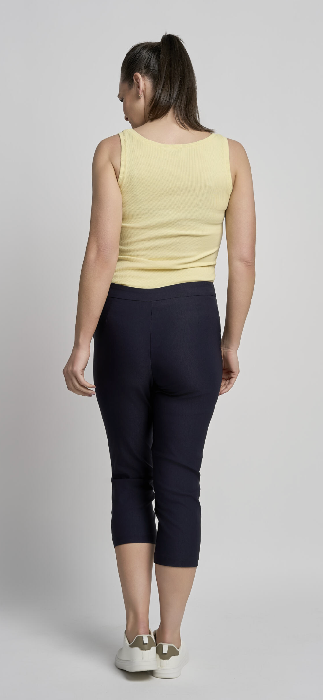 Eyelet detailed cropped trousers by Pinns(408c)